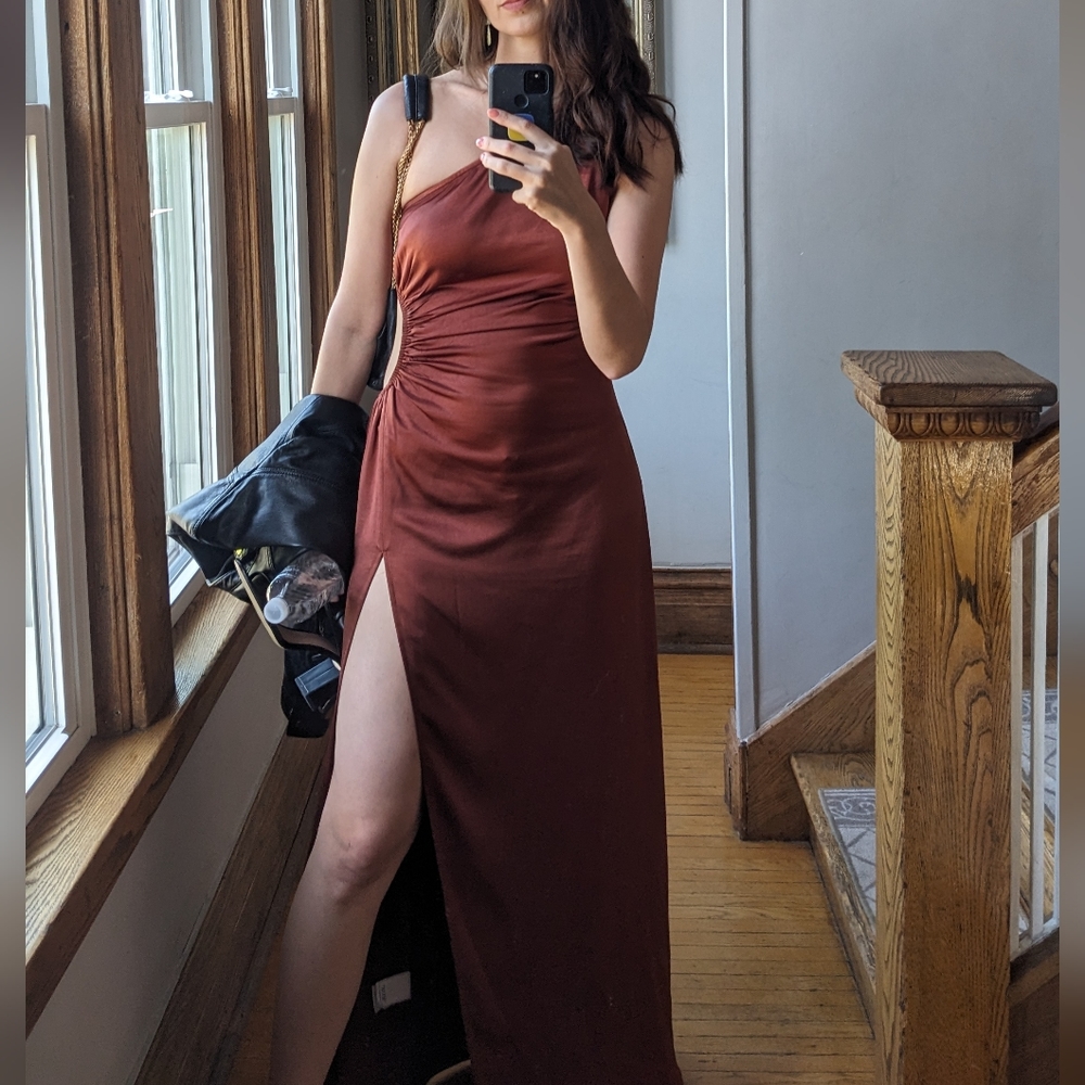 Drop-shoulder long satiny dress